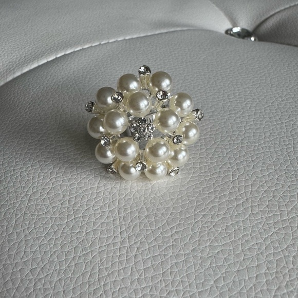 Pearl and Rhinestone Cluster Statement Adjustable Silver ring Bridal New - Picture 3 of 8